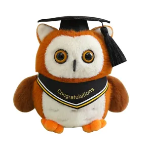 Leuke uil pluche speelgoed met afstudeerhoed en sjaal, perfect cadeau voor studenten.
