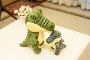 Bonito conjunto de peluche de cocodrilo de simulación con escamas de diseño realista.