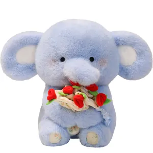 Peluche éléphant bleue tenant des roses rouges, joli cadeau idéal pour la fête de Saint-Valentin.