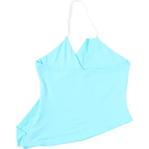 Λεπτομέρεια γαλάζιο halter top με V λαιμόκοψη, διάφανες τιράντες και στενή εφαρμογή σώματος.