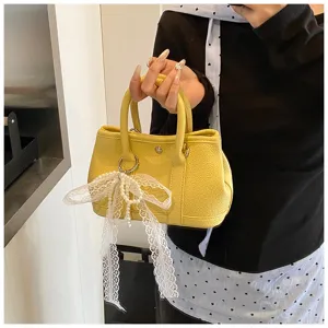 Gelbe Leder Handtasche Detail, süße Spitzen Schleife und Perle Anhänger, stylische Mini Tasche.