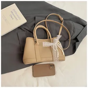 Elegante beige Umhängetasche aus PU-Leder mit zarter Spitzen-Perlen-Schleife für die Damenmode.