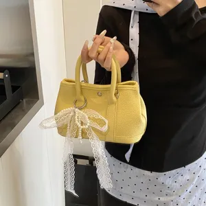 Damen PU Leder Handtasche Stilvolle Henkeltasche Perle Spitzen Schleife Anhänger Umhängetasche Für Alltag