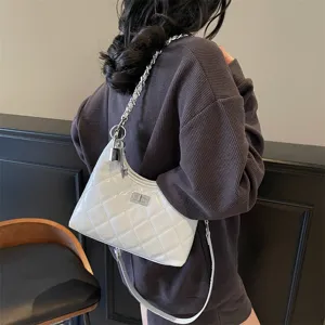 Sac à bandoulière matelassé blanc pour femme, sac fourre-tout de luxe tendance.