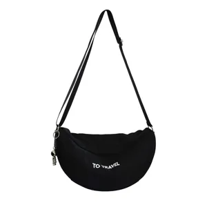 Bolso bandolera negro de media luna, bolso cruzado casual con estampado de letras y correa.