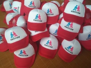 Gorra trucker de malla roja y blanca, sombrero de verano transpirable para eventos.