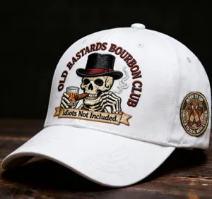 Gorra de béisbol blanca y elegante bordada con diseño de calavera y club de bourbon.
