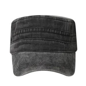 Vue détaillée de la casquette militaire plate noire lavée vintage avec tissu texturé.