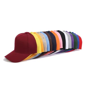 Gorras de béisbol multicolores de cinco paneles, diseño liso clásico para protección solar diaria.