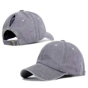 Vue détaillée montrant l'ouverture de queue de cheval et la boucle sur la casquette.