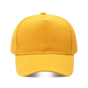 Gorra de béisbol amarilla lisa de 5 paneles, ideal para bordado personalizado e impresión de logo.