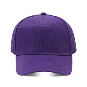 Gorra de béisbol morada lisa de 5 paneles, diseño en blanco para logotipo personalizado.