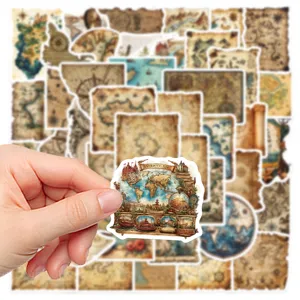 Gros plan détail d'autocollant carte du monde rétro, sticker journal de voyage.