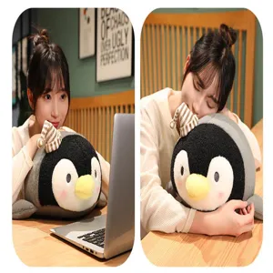 Adorable peluche de pingouin avec bonnet, oreiller calin doux pour filles et poupee de sommeil.
