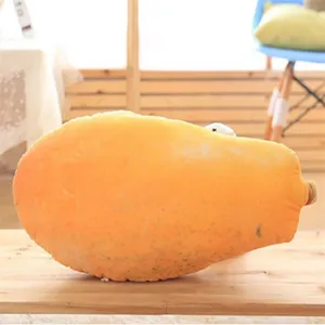 Vista di dettaglio del cuscino di peluche alla papaia, morbido cuscino 3D per divano accogliente.