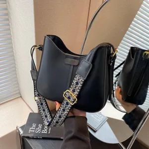 Korean style black bucket bag for women, chic wide strap shoulder crossbody bag new design