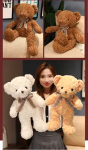Adorable peluche ours en peluche avec nœud papillon à carreaux, jouet doux pour enfants et cadeaux.