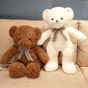 Adorable ours en peluche avec nœud papillon à carreaux classique, poupée douce pour enfants.