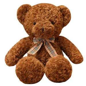 Mignon ours en peluche marron avec nœud papillon à carreaux, poupée douce pour enfants.