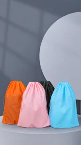 Sacchetti di stoccaggio con coulisse opachi colorati, buste in PE per abbigliamento e calze.