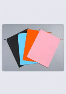 Sacchetti con coulisse in PE opaco colorato per imballaggio vestiti e biancheria