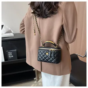 Fashion quilted chain crossbody bag for women, chic black leather shoulder handbag with handle.