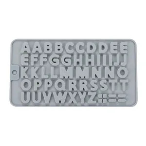 Stampo per lettere in silicone grigio per decorazione torta fai da te cioccolato.