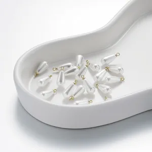 Tropfen Perlen Anhänger Detailansicht, goldfarbene Legierung Ösen für DIY Handarbeit.