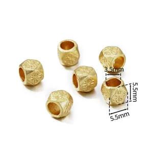 Zinklegierung Sandgold Abstandshalter Perlen Detail, hohles Blumenmuster DIY Schmuck.