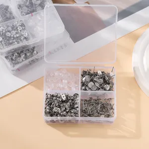 Kit per orecchini in acciaio inossidabile con perni piatti e tappi in scatola trasparente.