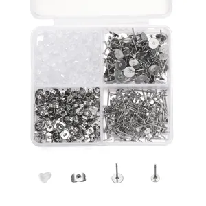 Set per orecchini fai da te in acciaio inossidabile con perni piatti e scatola trasparente.