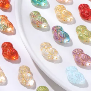 Perles de verre hibou peintes en or transparent coloré pour la fabrication de bijoux vintage.