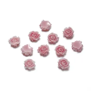 Vista dettagliata di fiori di rosa 3d in resina, ideali per fai da te artigianato e unghie.
