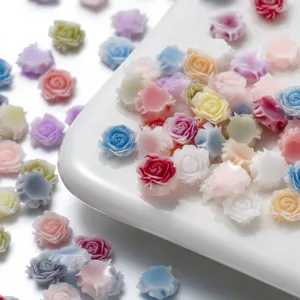 Ciondoli di fiori di rosa in resina 3D colorati per gioielli fai da te forcina e nail art.