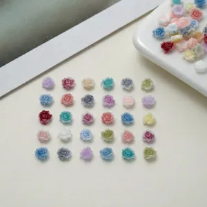 Piccoli cabochon di fiori di rosa in resina 3D per nail art DIY gioielli e decorazione telefono.