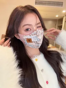 Herfst winter warme pluche gezichtsmasker met oogbescherming ontwerp zacht comfortabel ademend