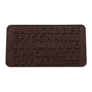 Stampo in silicone marrone per cioccolato con lettere per decorazione torte dettagli.