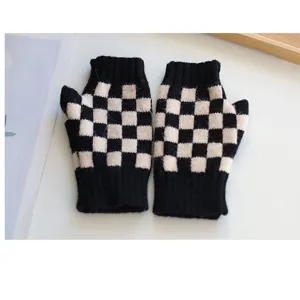 Schwarz-weiße karierte fingerlose Strickhandschuhe weiche Winter Tipp-Handschuhe Damen