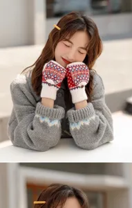 Cozy knit winter flip-cover gloves for women, stylish fleece-lined warm thermal mitten wear.