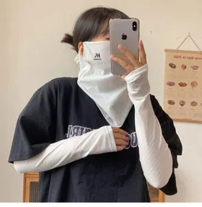 Set maschera facciale anti-UV e maniche in seta di ghiaccio per protezione solare donna.
