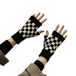 Schwarze und weiße karierte fingerlose Strickhandschuhe Damen Winter tippen halber Finger