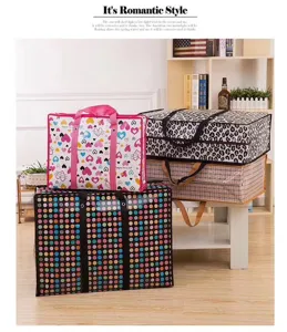 Detailed view of thickened waterproof non-woven storage bags with zipper for home moving and packing.