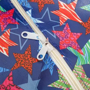 Thickened non-woven storage bag detail view featuring colorful star patterns and sturdy zippers.