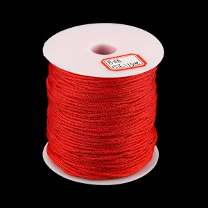 Cordon rouge pour tissage de bracelet collier DIY, vue détaillée de la bobine de 15m.