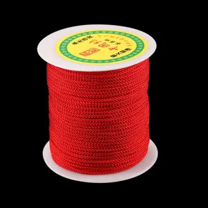 Bobine de cordon en nylon rouge pour noeud chinois, bracelets faits main et loisirs creatifs.