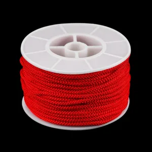 Bobine de cordon en nylon rouge pour tissage de bijoux faits main et loisirs creatifs.