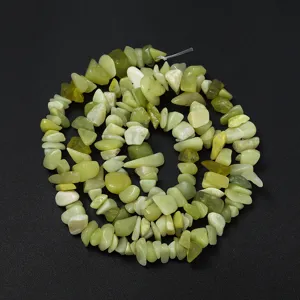 Fil de perles de pierres précieuses vertes irrégulières naturelles pour bijoux DIY faits main.