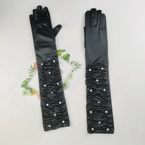 Gants longs en satin noir élégants avec perles et design fronçé pour soirées.