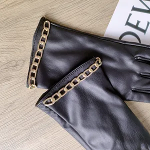 Schicke Damen Lederhandschuhe in Schwarz mit goldener Kette, warme Winter Handschuhe.