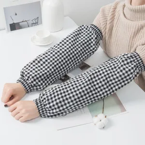 Thickened black and white checkered arm sleeves, comfortable cotton oversleeves for housework.